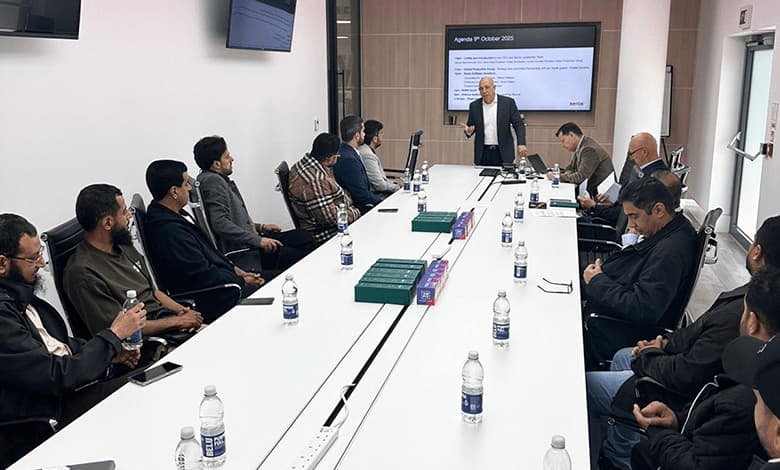 Saudi-Xerox-Delegation-Tours-Xerox-UK-Innovation-Center-3